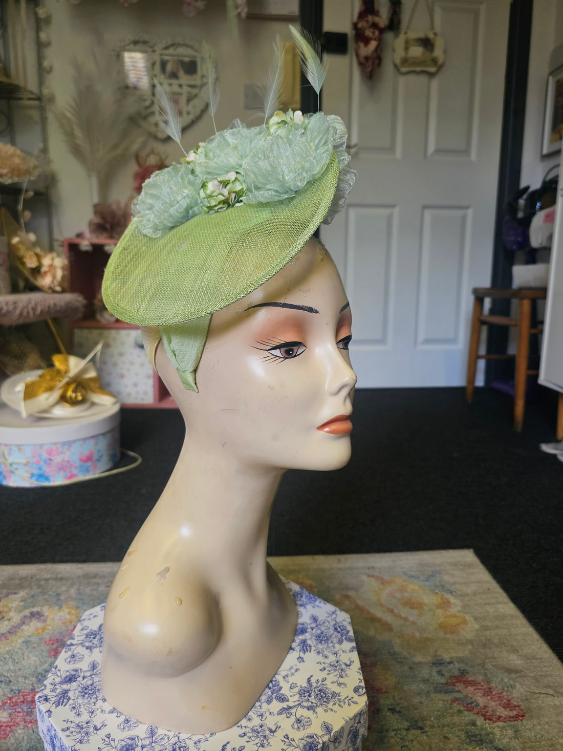 Green flower hatinator