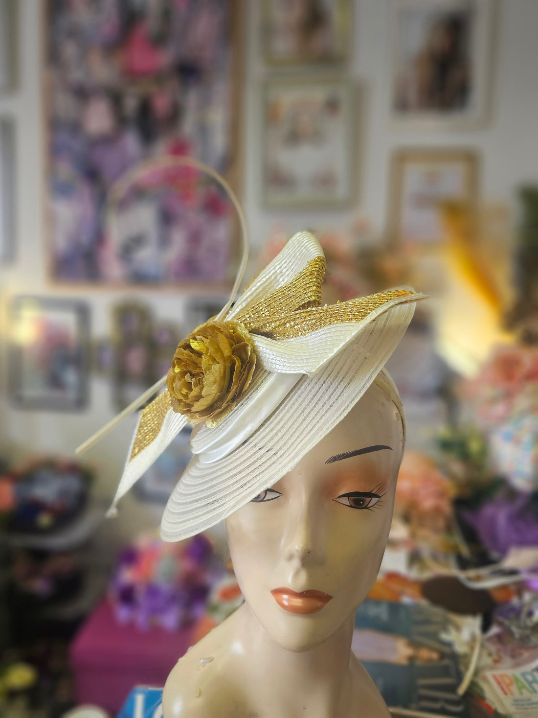 Ivory & gold elegant hatinator.