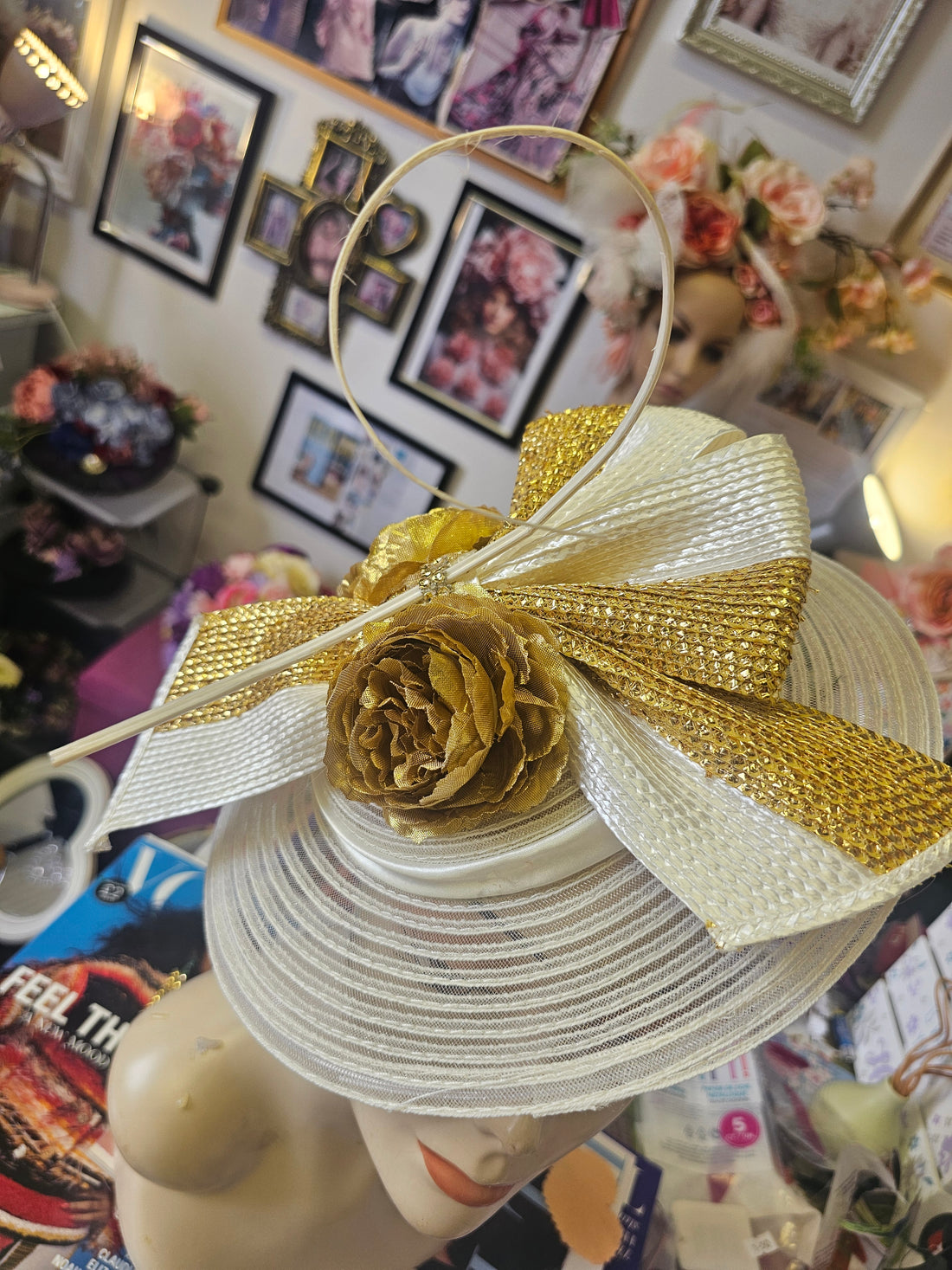 Ivory & gold elegant hatinator.