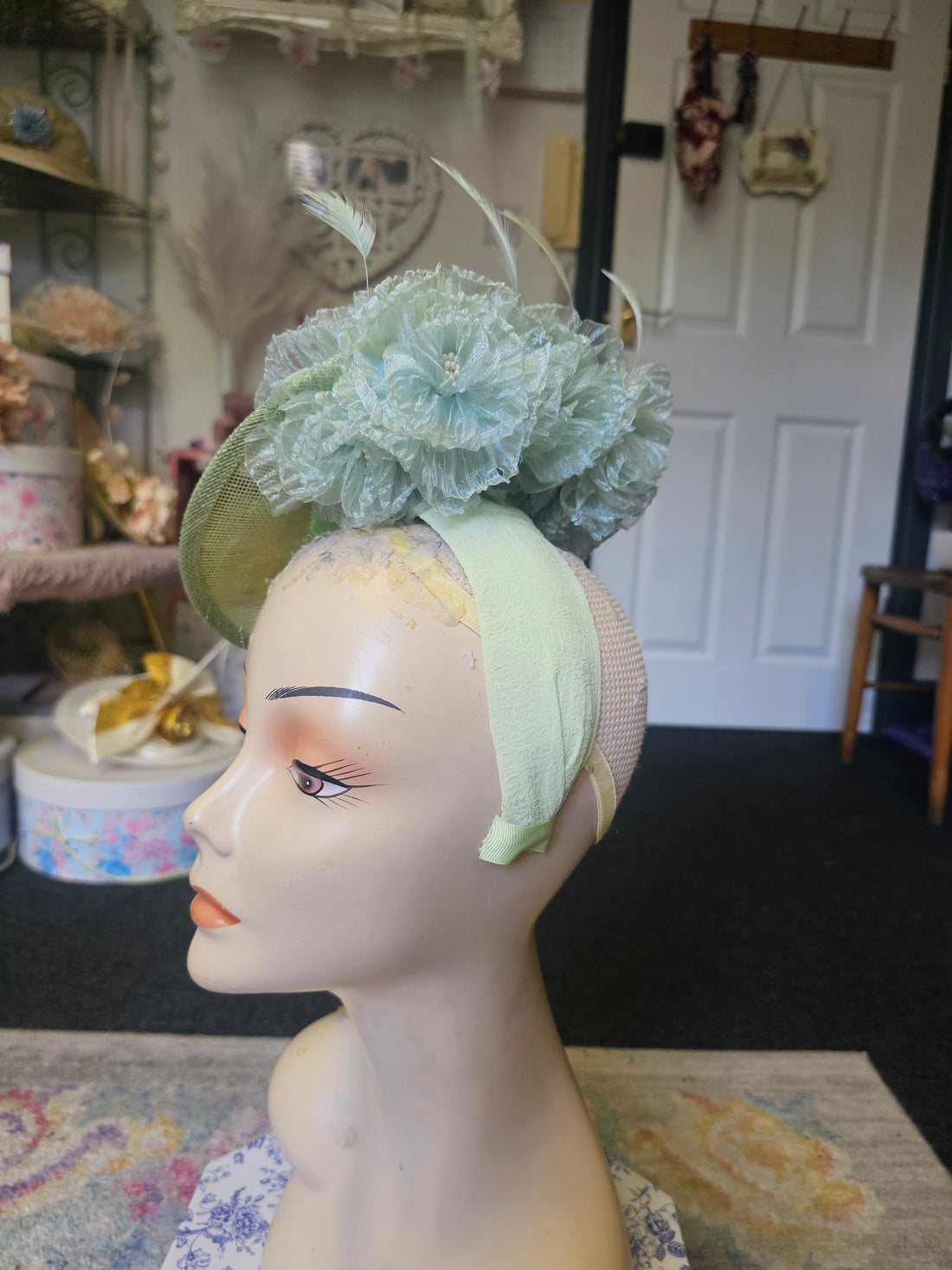 Green flower hatinator