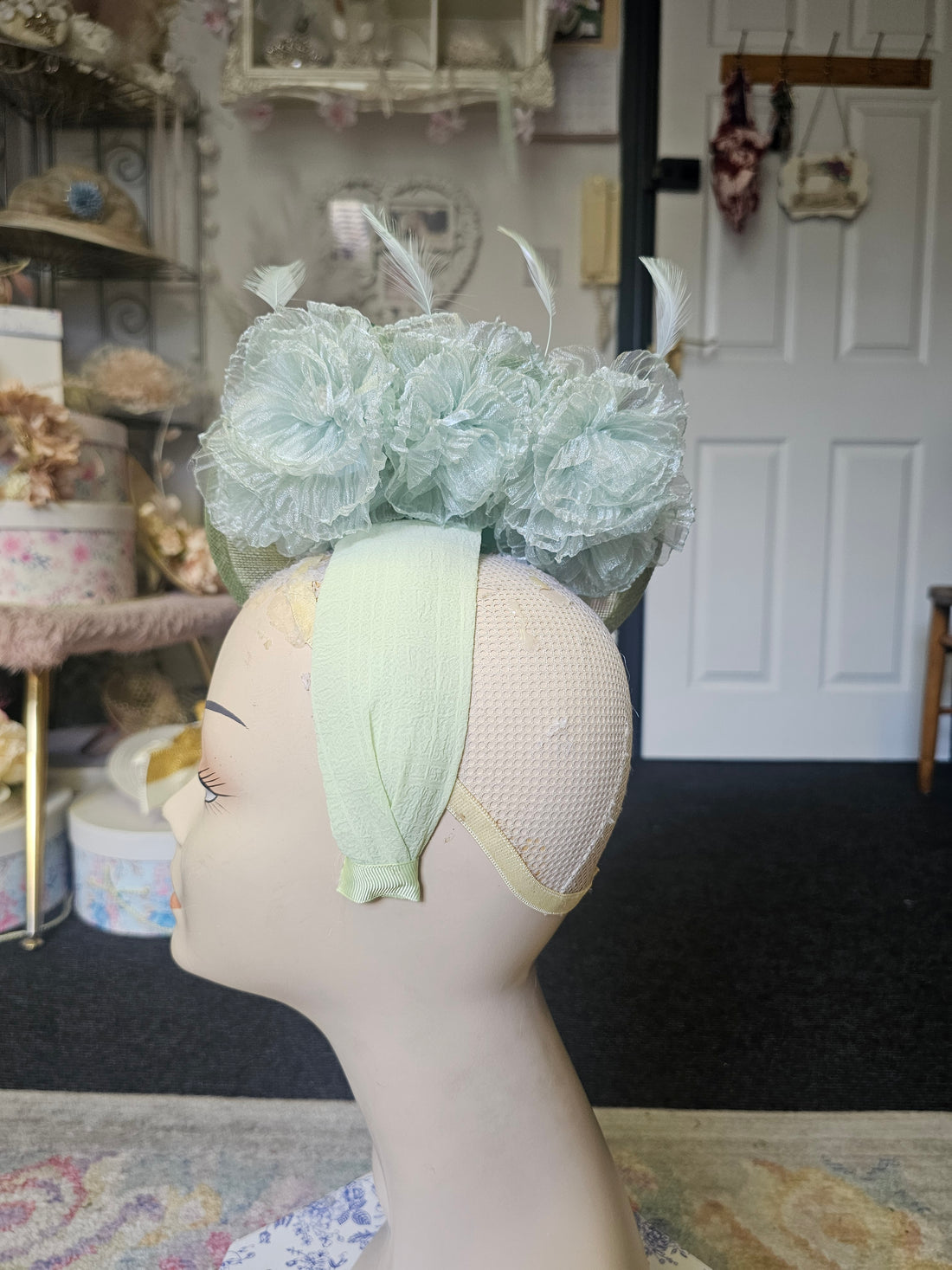 Green flower hatinator