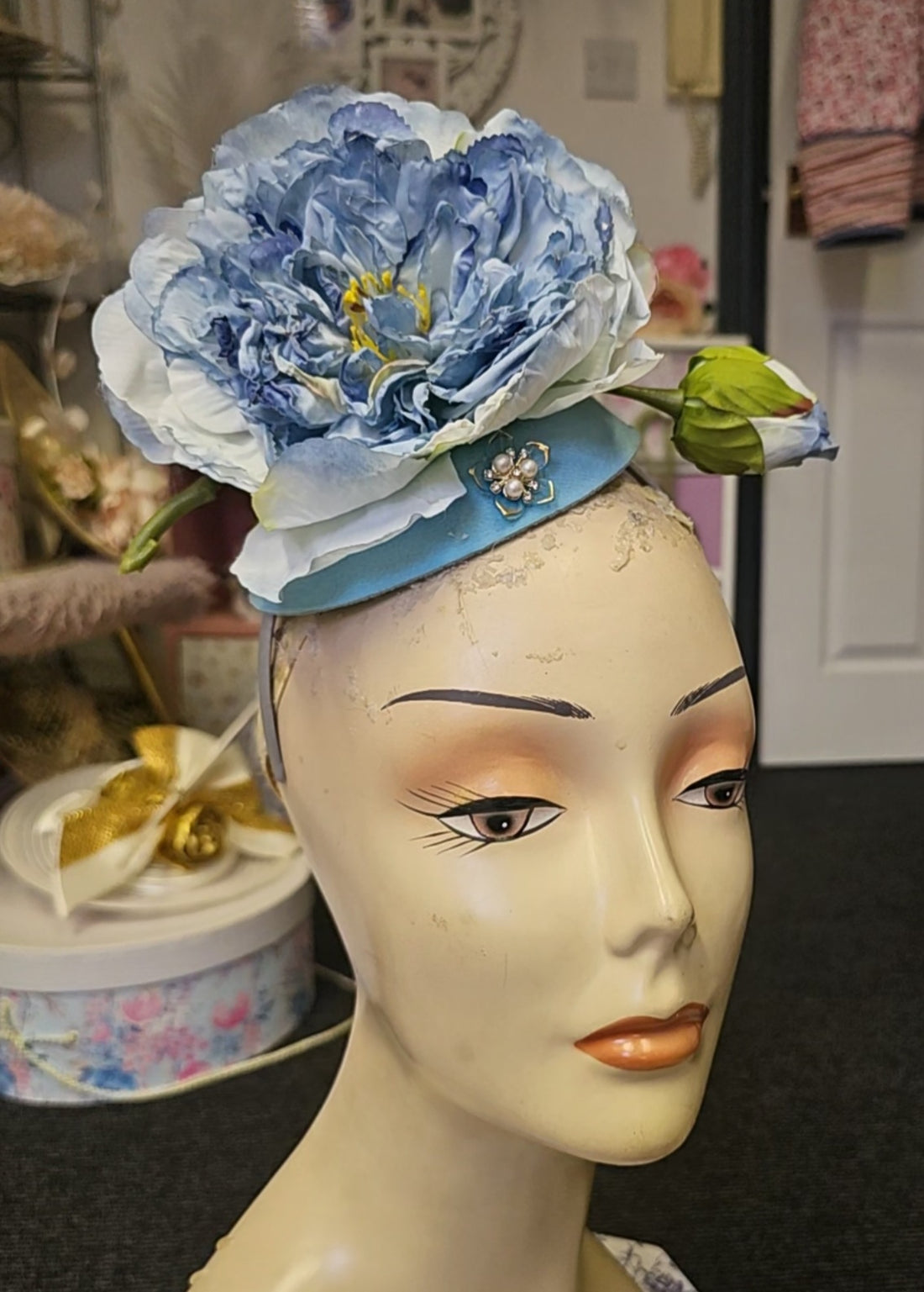 Blue flower pillbox hat