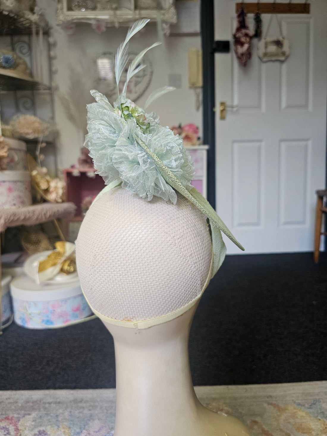 Green flower hatinator