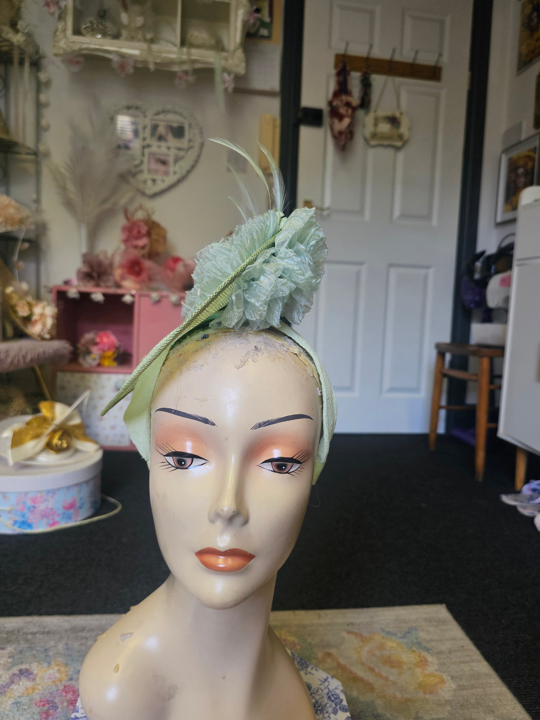 Green flower hatinator