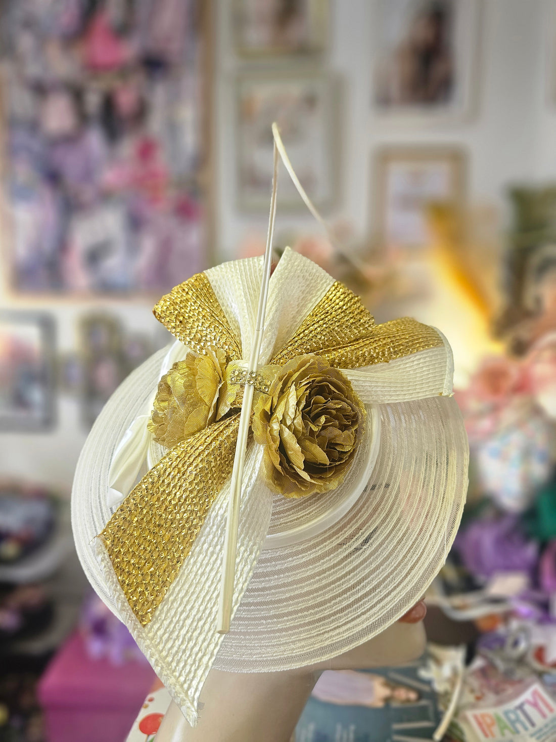 Ivory & gold elegant hatinator.