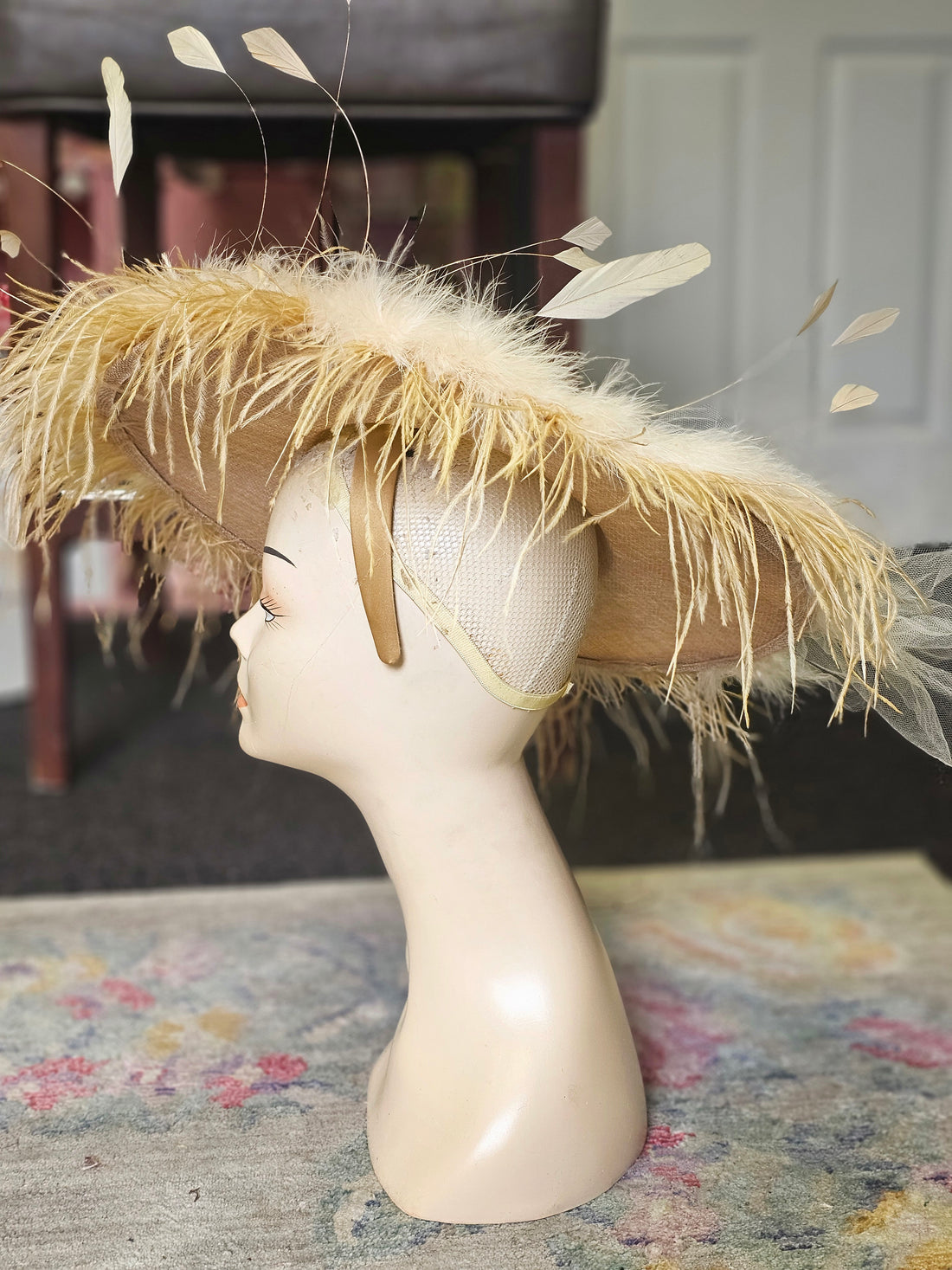 Large feather hatinator