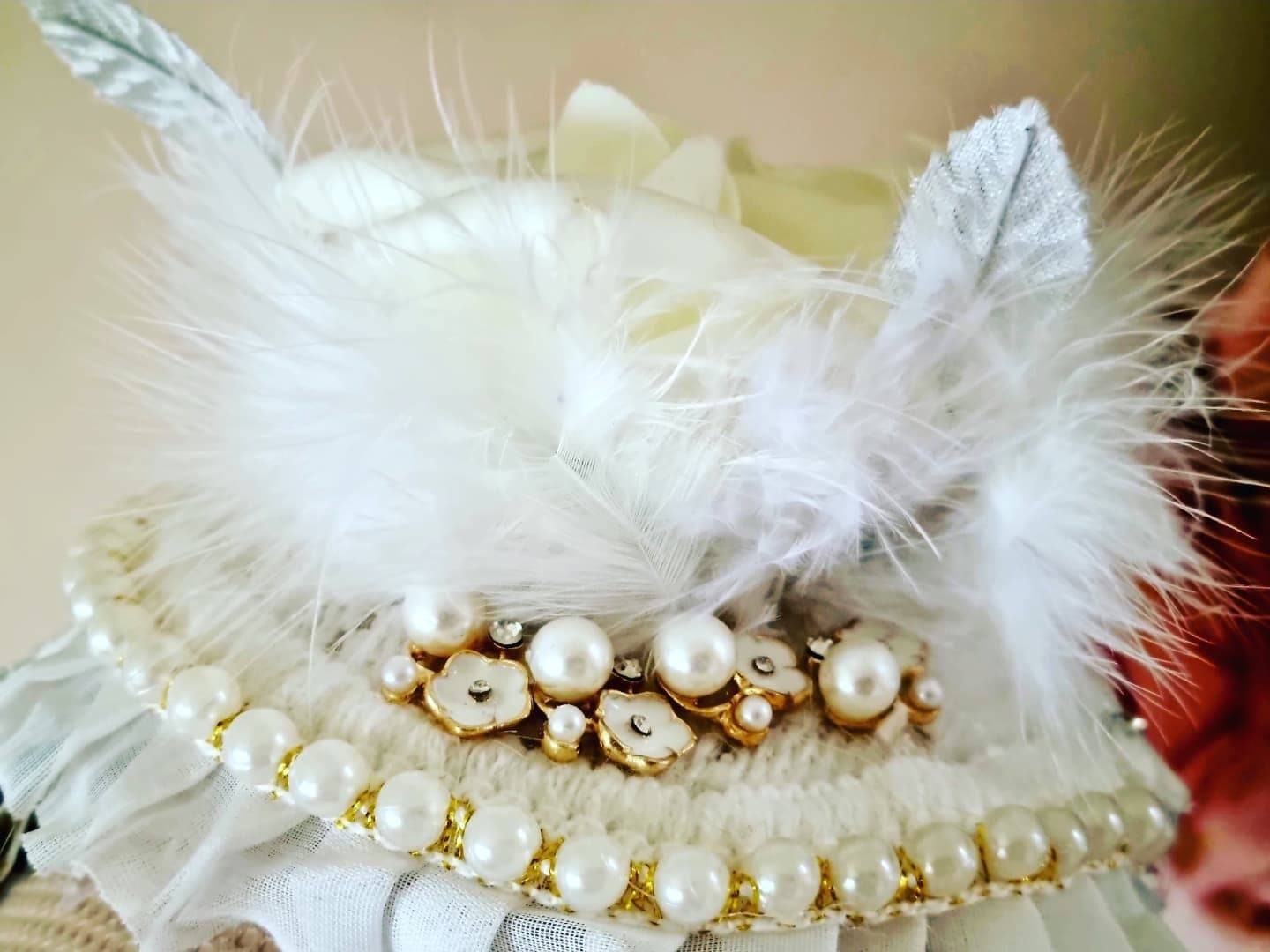 ivory white flower fascinator vintage look jewel feather pearls headpiece wedding races bride womens